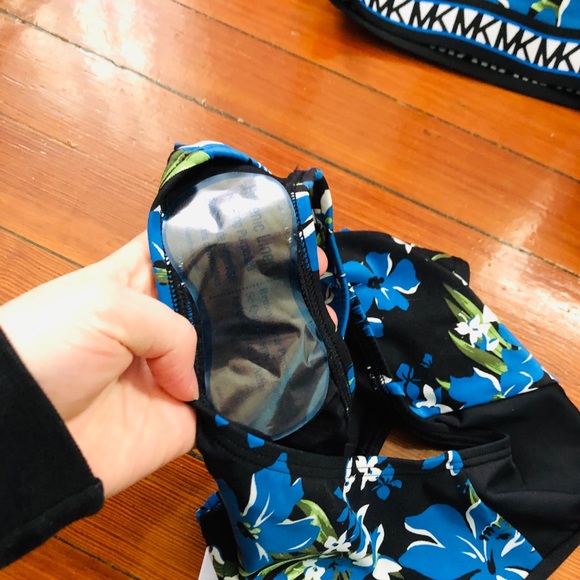 Two piece Michael Kors bathing suit - Picture 3 of 8